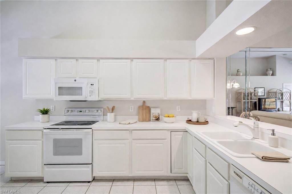1970 Willow Bend Cir, Unit 204, Naples, FL 34109 Photo