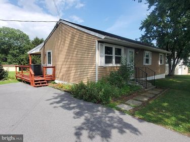570 GULDEN ROAD, BLANDON, PA 19510