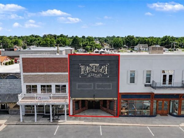 109 SE Main Street , Gravette, AR 72736
