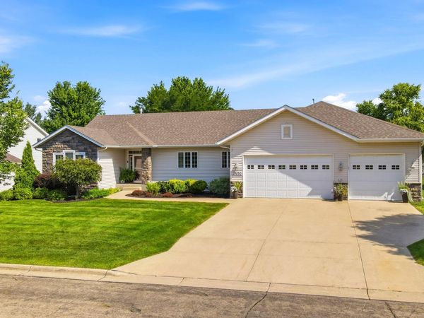 2450 Mossy Creek Drive NE, Owatonna, MN 55060