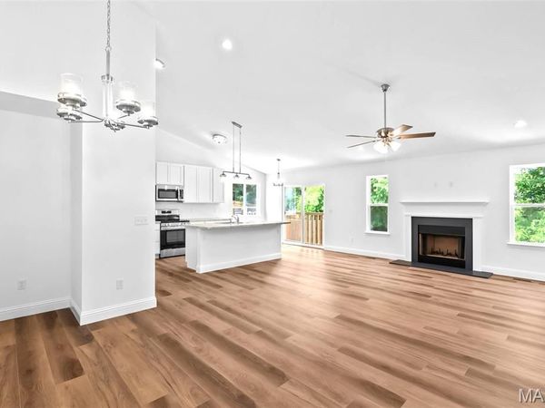 1972 Magnolia Way , Pevely, MO 63070
