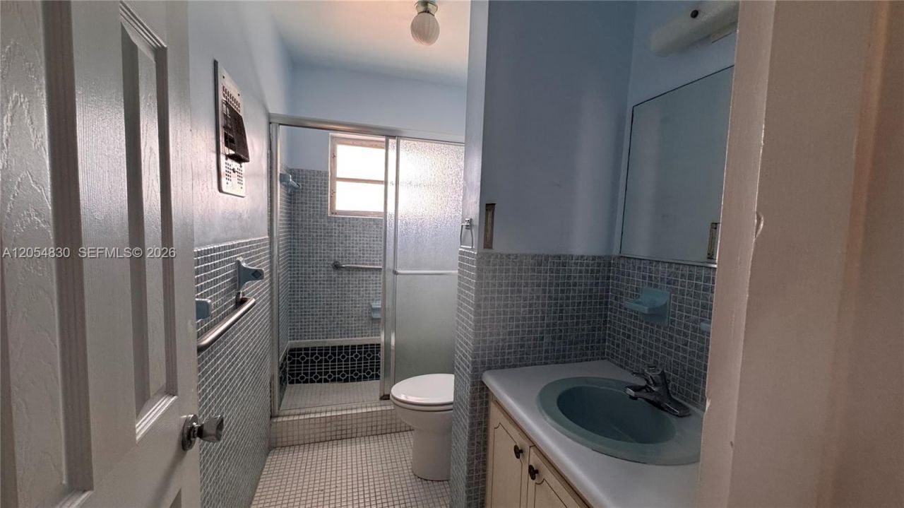 141 NE 10th Ave, Unit 24C, Hallandale Beach, FL 33009 Photo