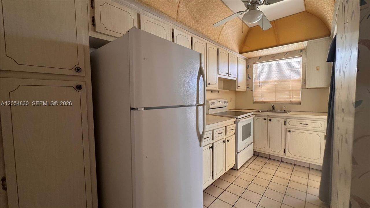 141 NE 10th Ave, Unit 24C, Hallandale Beach, FL 33009 Photo