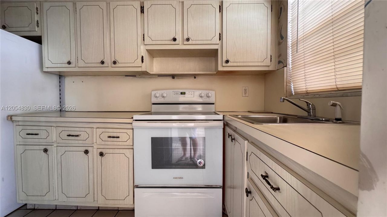 141 NE 10th Ave, Unit 24C, Hallandale Beach, FL 33009 Photo