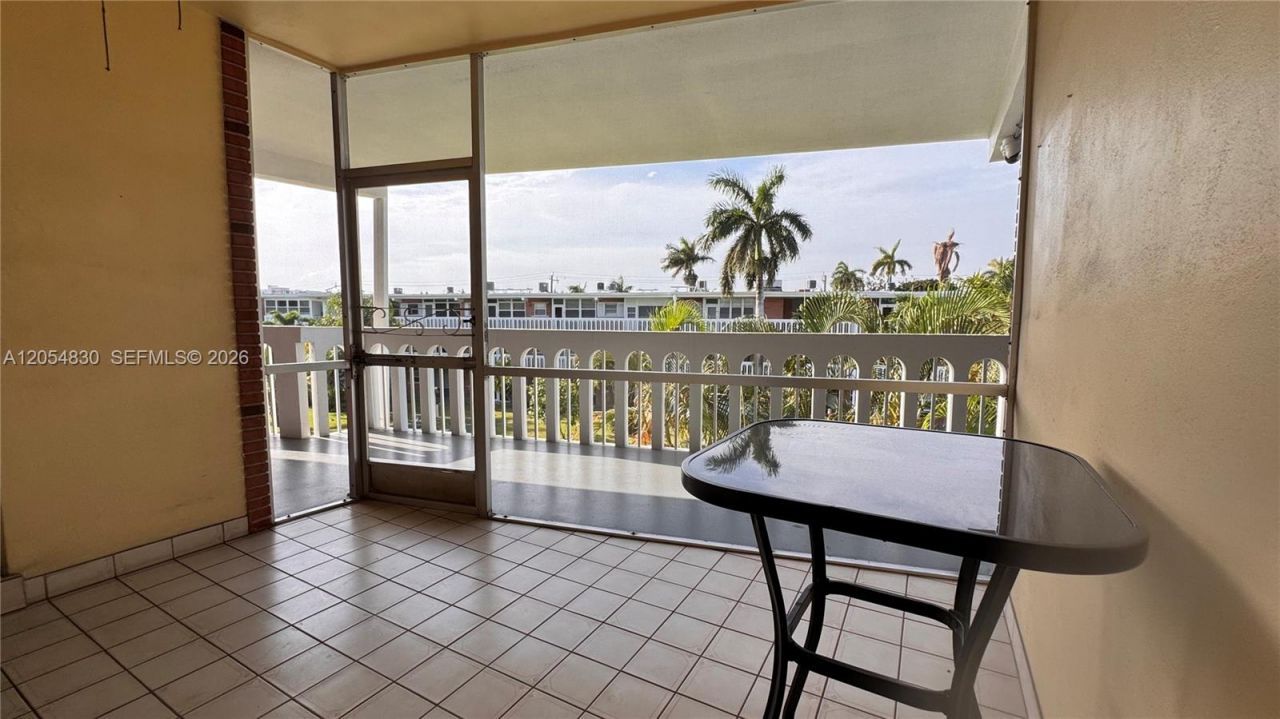 141 NE 10th Ave, Unit 24C, Hallandale Beach, FL 33009 Photo