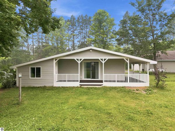 2531 33 1/2 Road S, Cadillac, MI 49601