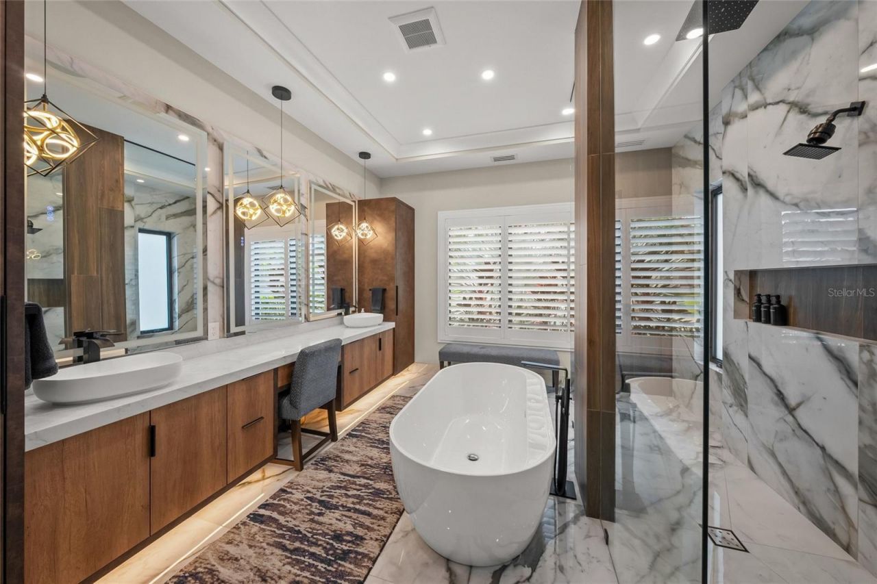 1555 Eastbrook Drive, Sarasota, FL 34231 Photo