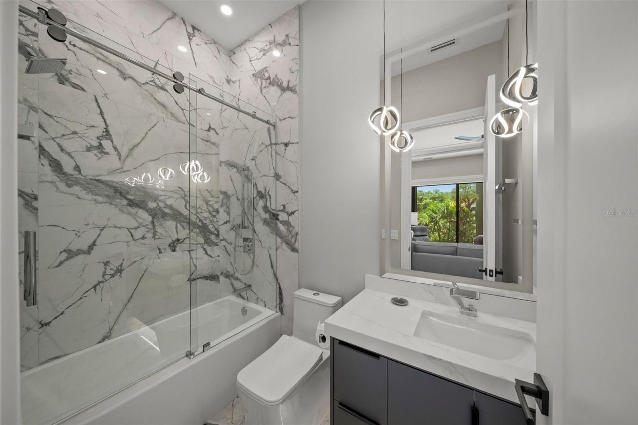 1555 Eastbrook Drive, Sarasota, FL 34231 Photo