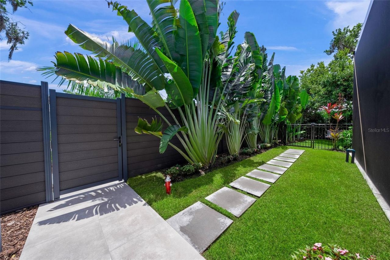 1555 Eastbrook Drive, Sarasota, FL 34231 Photo