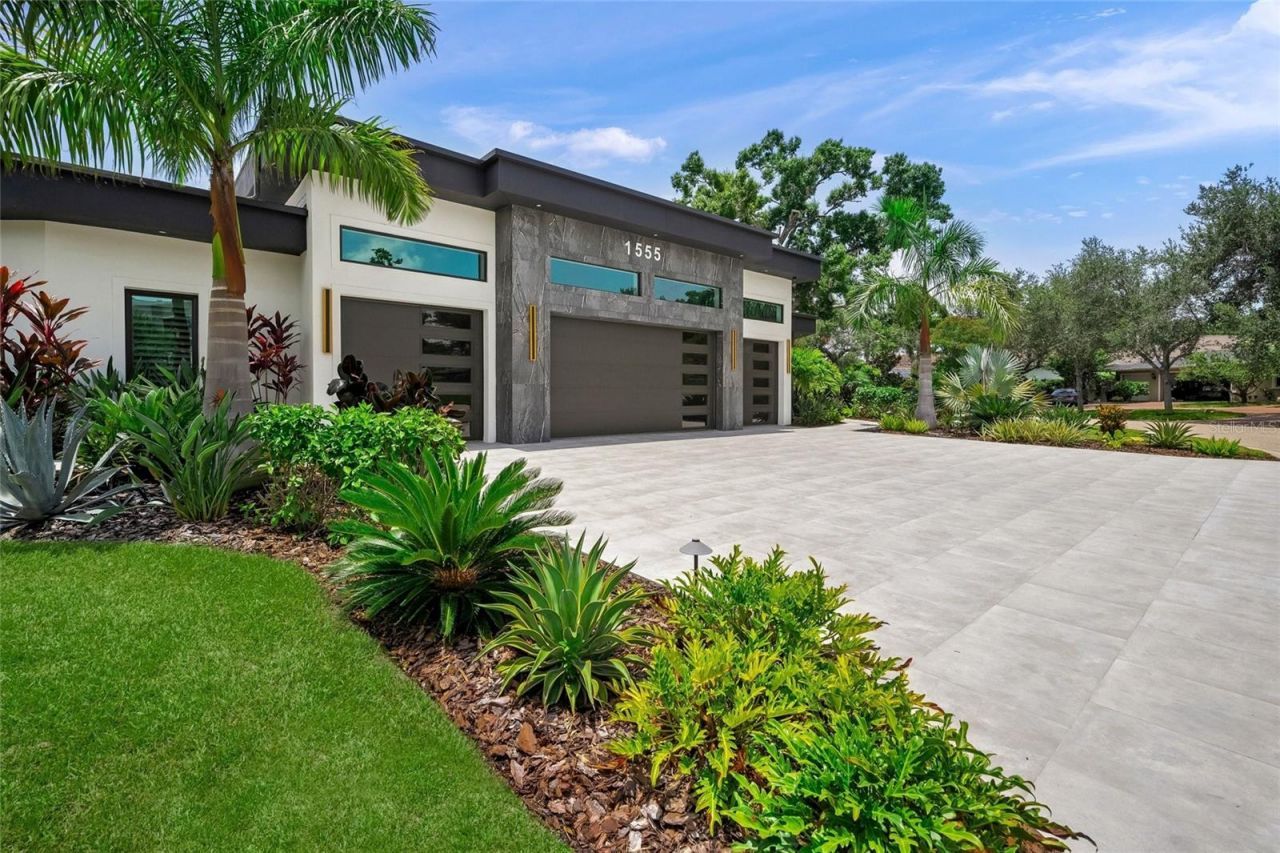 1555 Eastbrook Drive, Sarasota, FL 34231 Photo