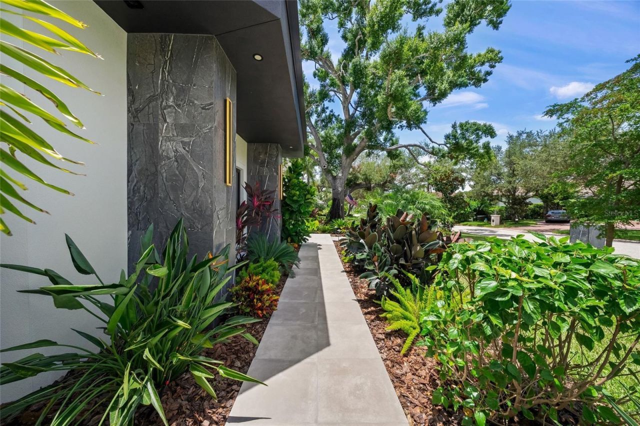 1555 Eastbrook Drive, Sarasota, FL 34231 Photo