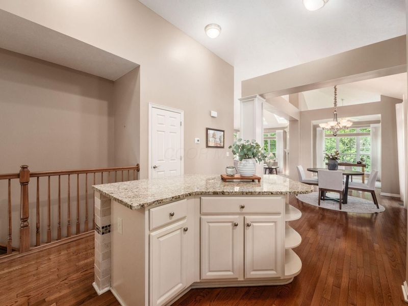 7338 Deer Valley Crossing, Powell, OH 43065 Photo 10