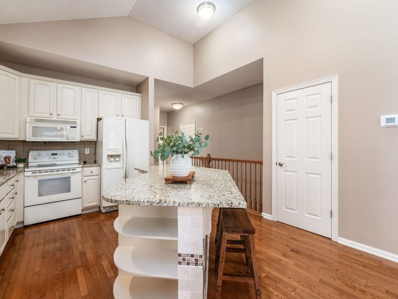7338 Deer Valley Crossing, Powell, OH 43065 Photo 11