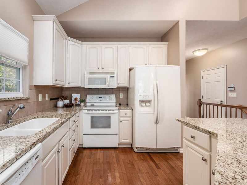 7338 Deer Valley Crossing, Powell, OH 43065 Photo 12