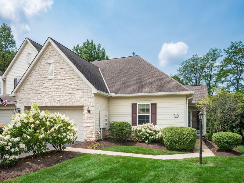 7338 Deer Valley Crossing, Powell, OH 43065 Photo 2