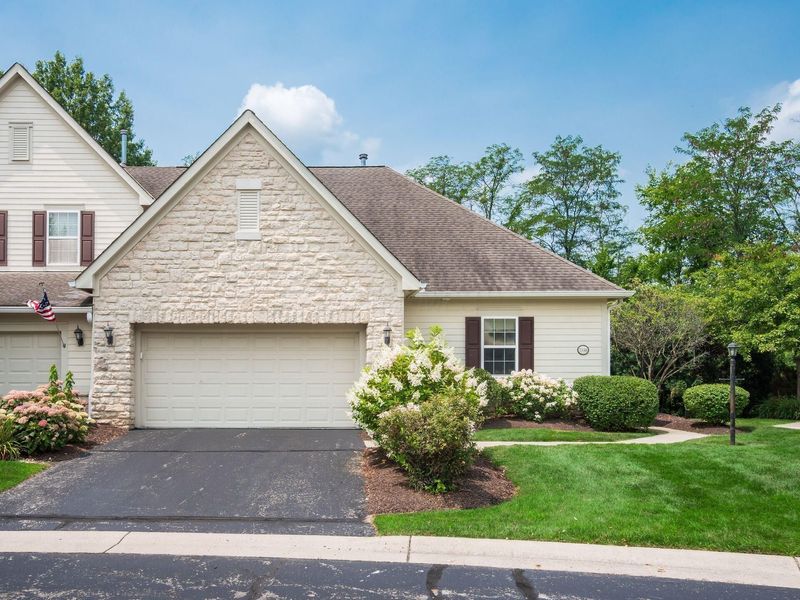 7338 Deer Valley Crossing, Powell, OH 43065 Photo 3