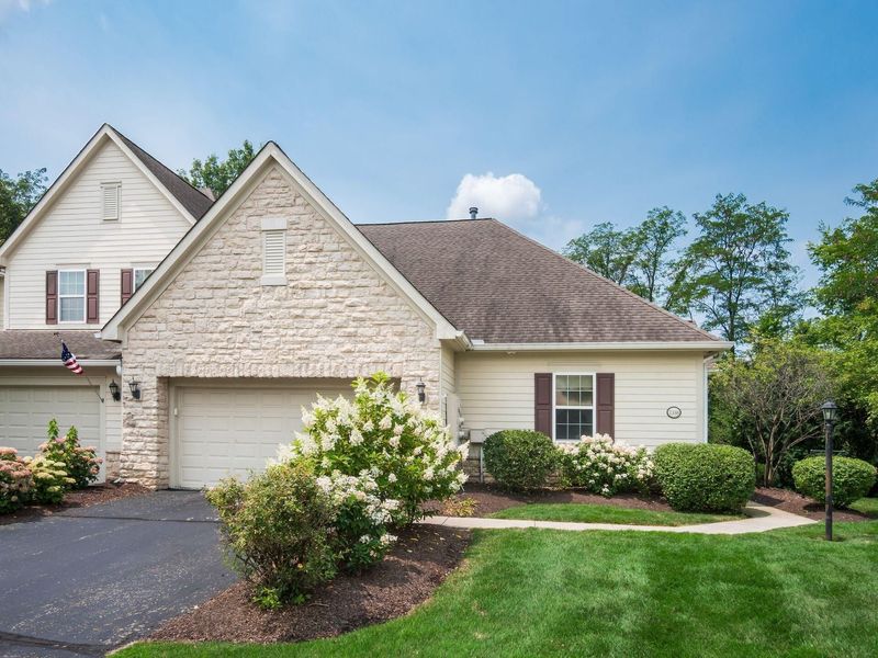 7338 Deer Valley Crossing, Powell, OH 43065 Photo 4
