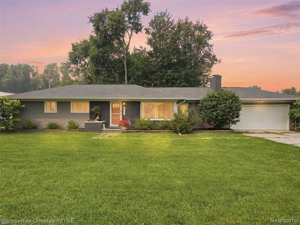 52735 Washington Street, New Baltimore, MI 48047