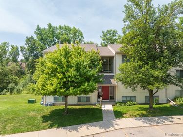 1693 Riverside Drive, Rochester Hills, MI 48309