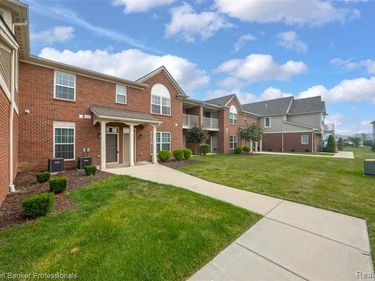 22026 Andover Drive, Macomb Twp, MI 48042