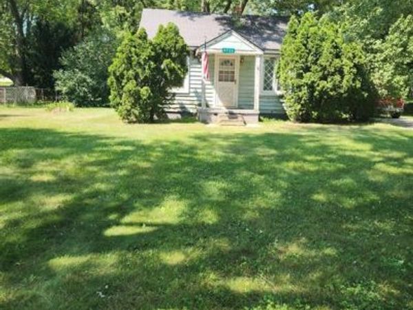 5736 Graves Street, Waterford Twp, MI 48327