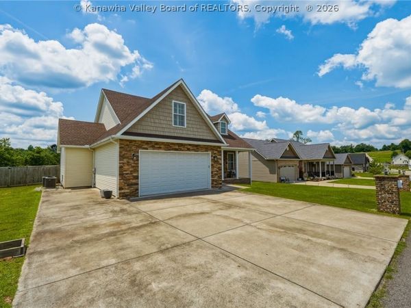 436 Aviators Pointe, Eleanor, WV 25070