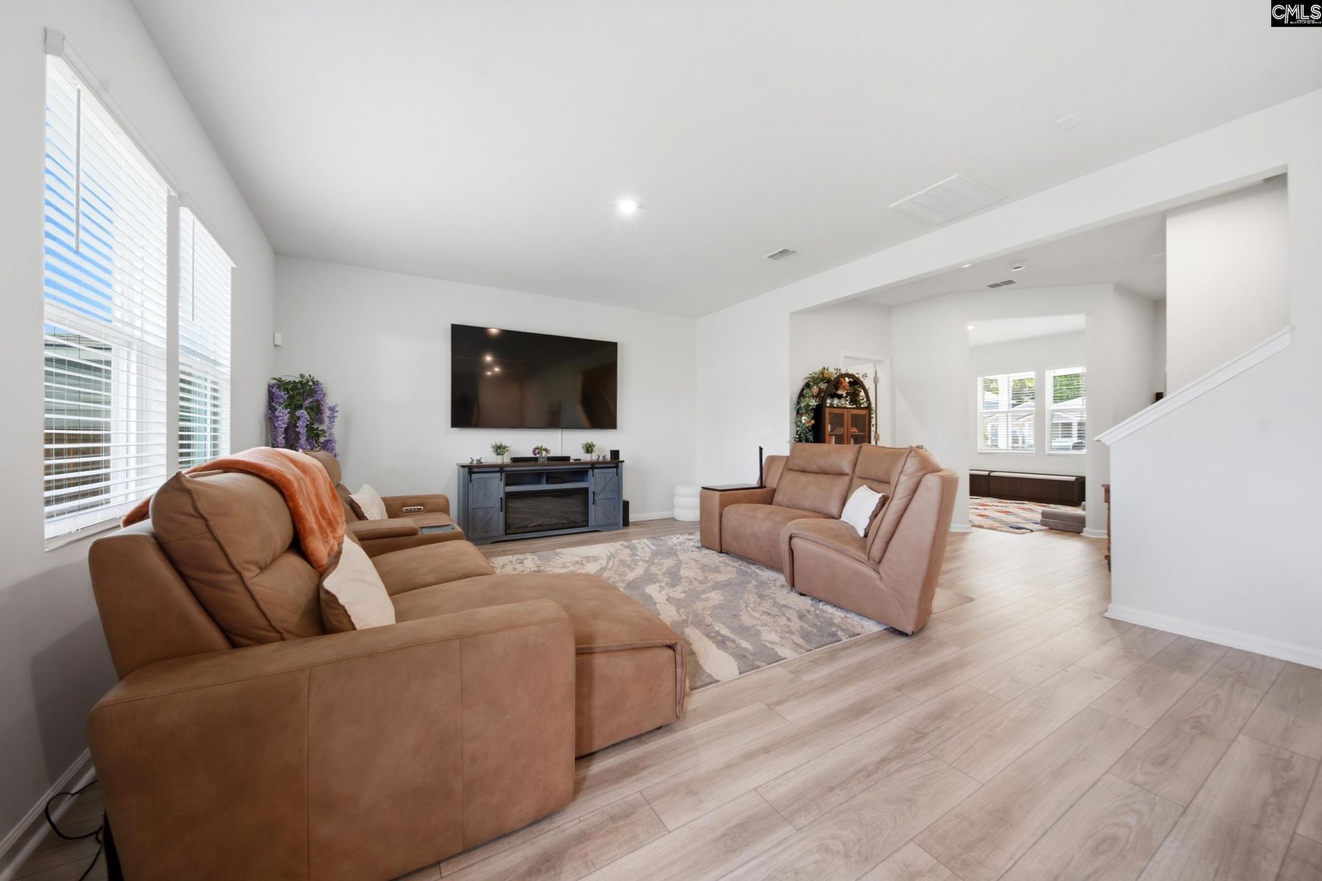 348 Fox Glen Drive  Photo 9