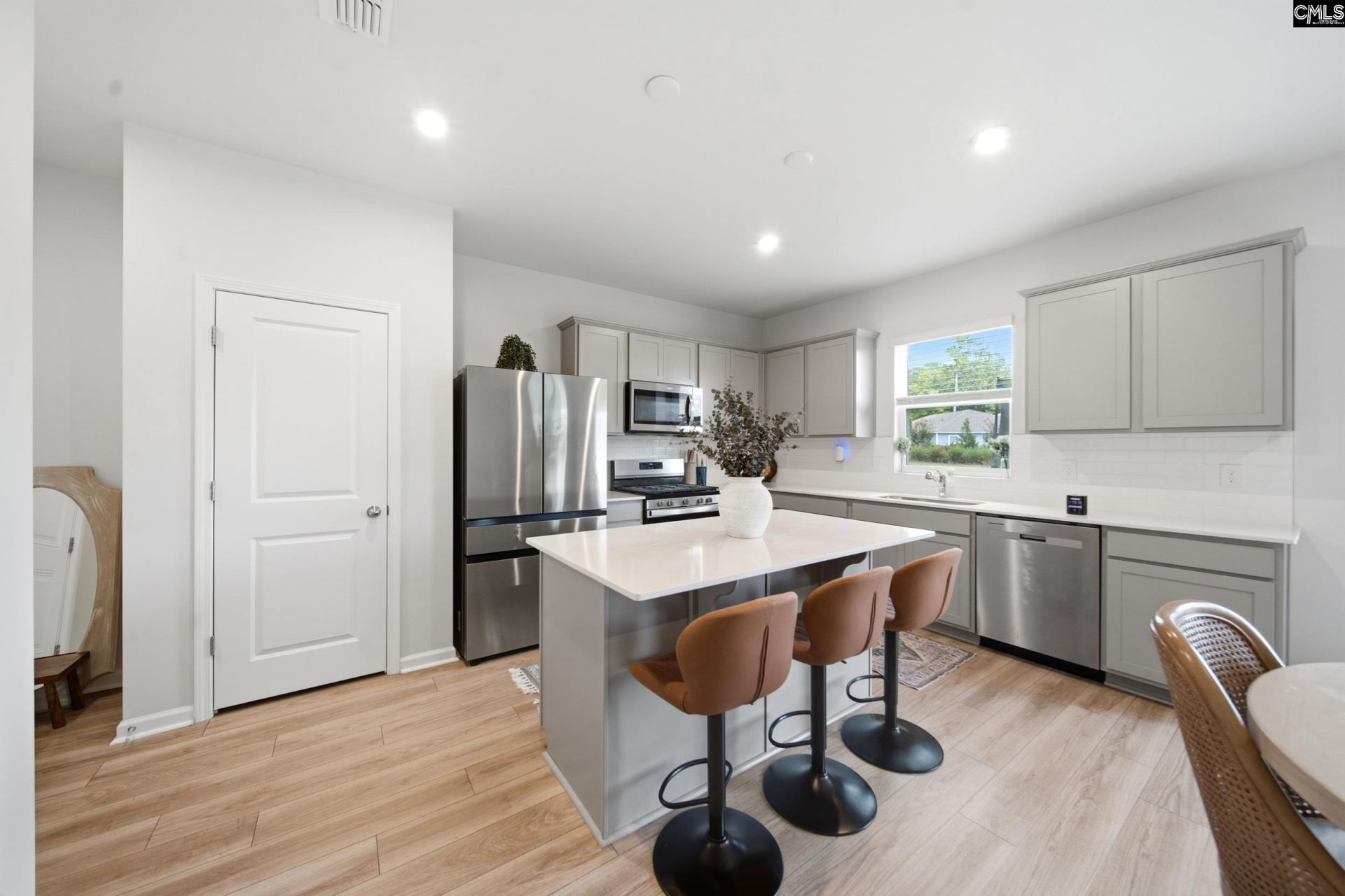 348 Fox Glen Drive  Photo 14