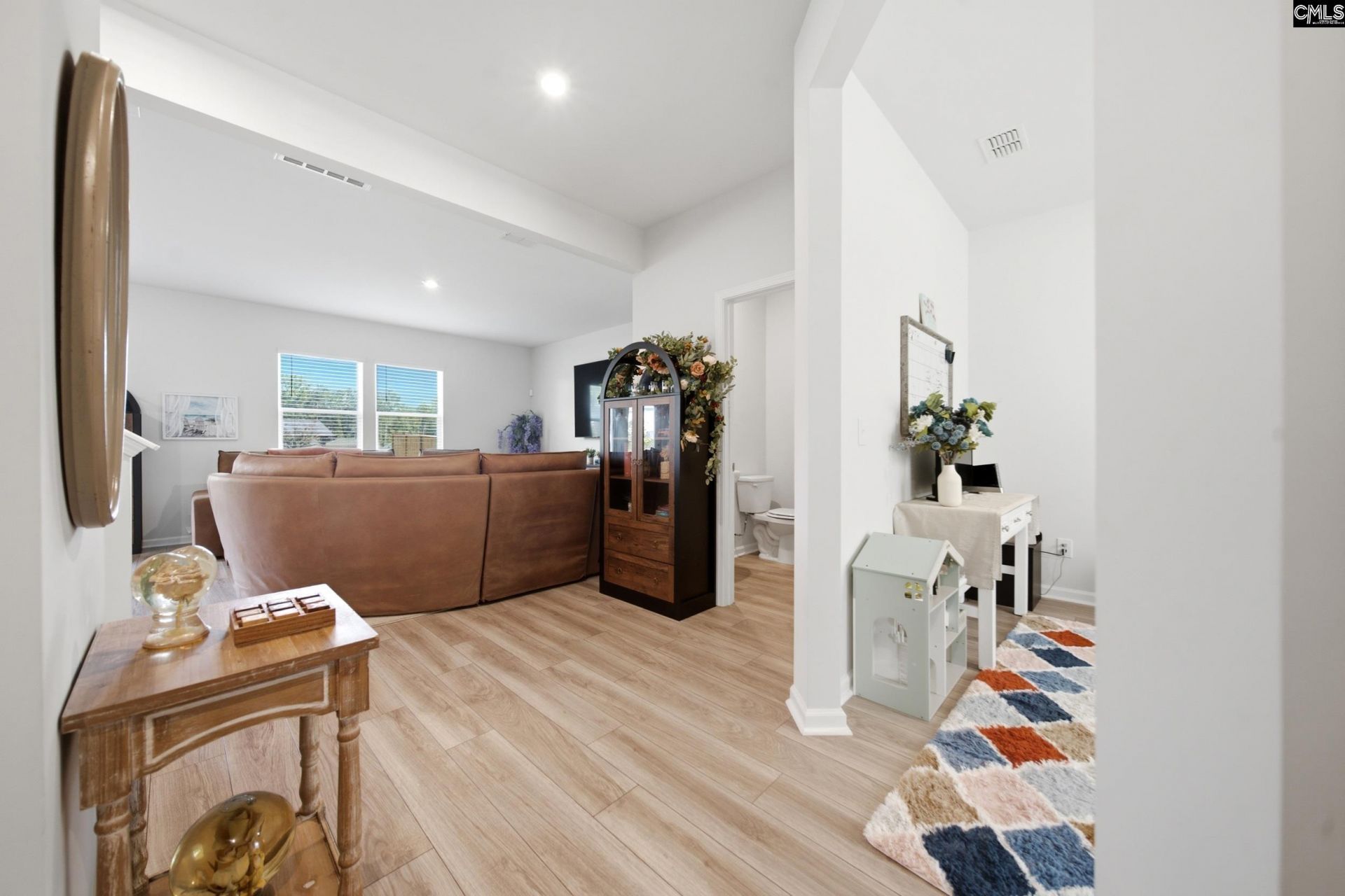348 Fox Glen Drive  Photo 4