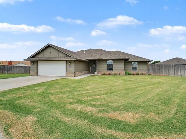 1009 Avalon Court, Altus, OK 73521