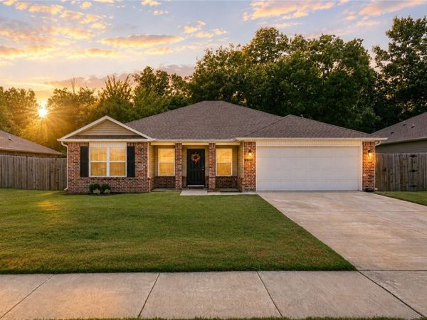 6801 SW Chestnut Hill Road , Bentonville, AR 72713