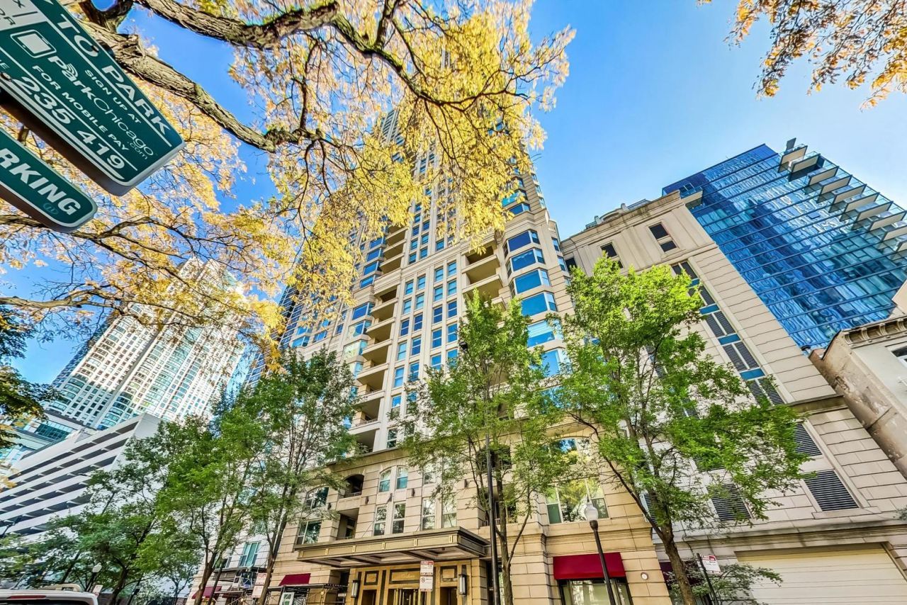 25 E Superior Street, Unit 404, Chicago, IL 60611 Main Photo