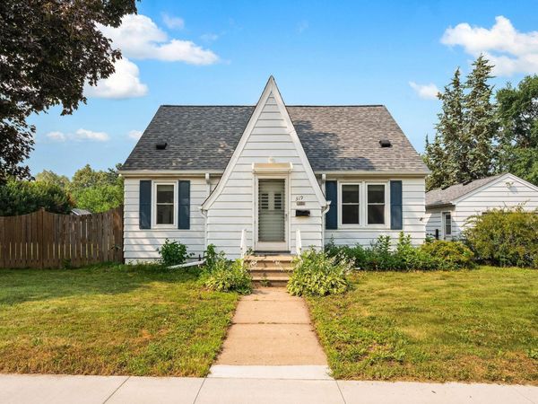319 Annapolis Street E, West Saint Paul, MN 55118