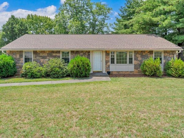 621 Bonnie LN , Salem, VA 24153