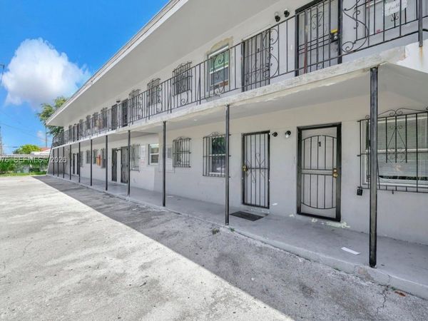 6901 NW 8th Ave , Miami, FL 33150
