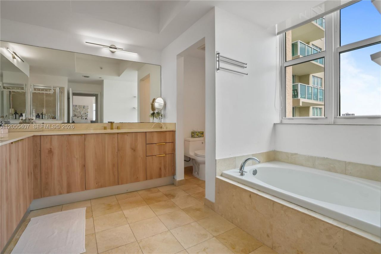 3330 NE 190th St, Unit 1010, Aventura, FL 33180 Photo
