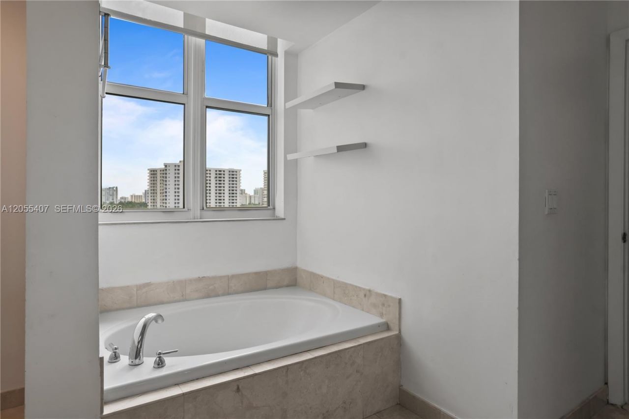 3330 NE 190th St, Unit 1010, Aventura, FL 33180 Photo