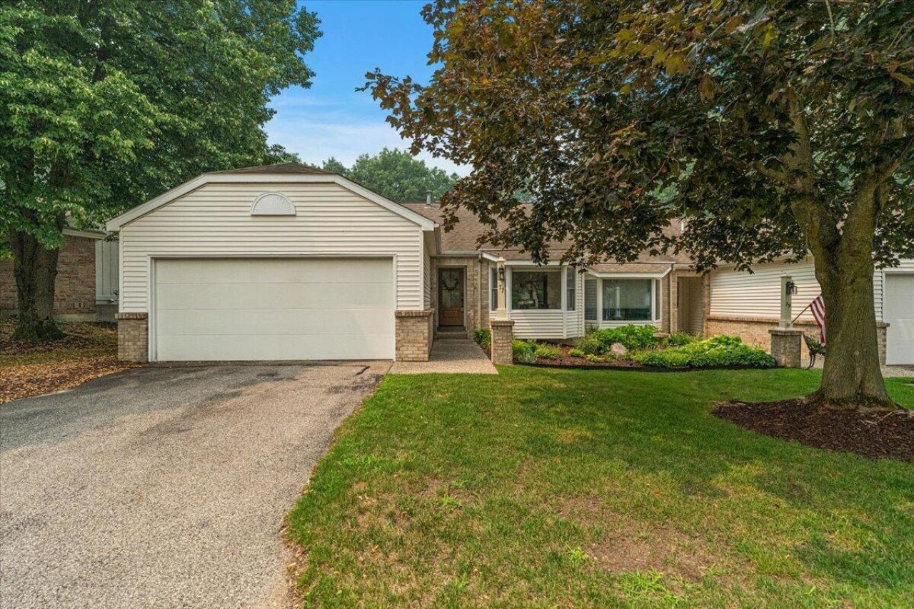 77 Skyline Circle Nw, Grand Rapids, MI 49504 Main Photo