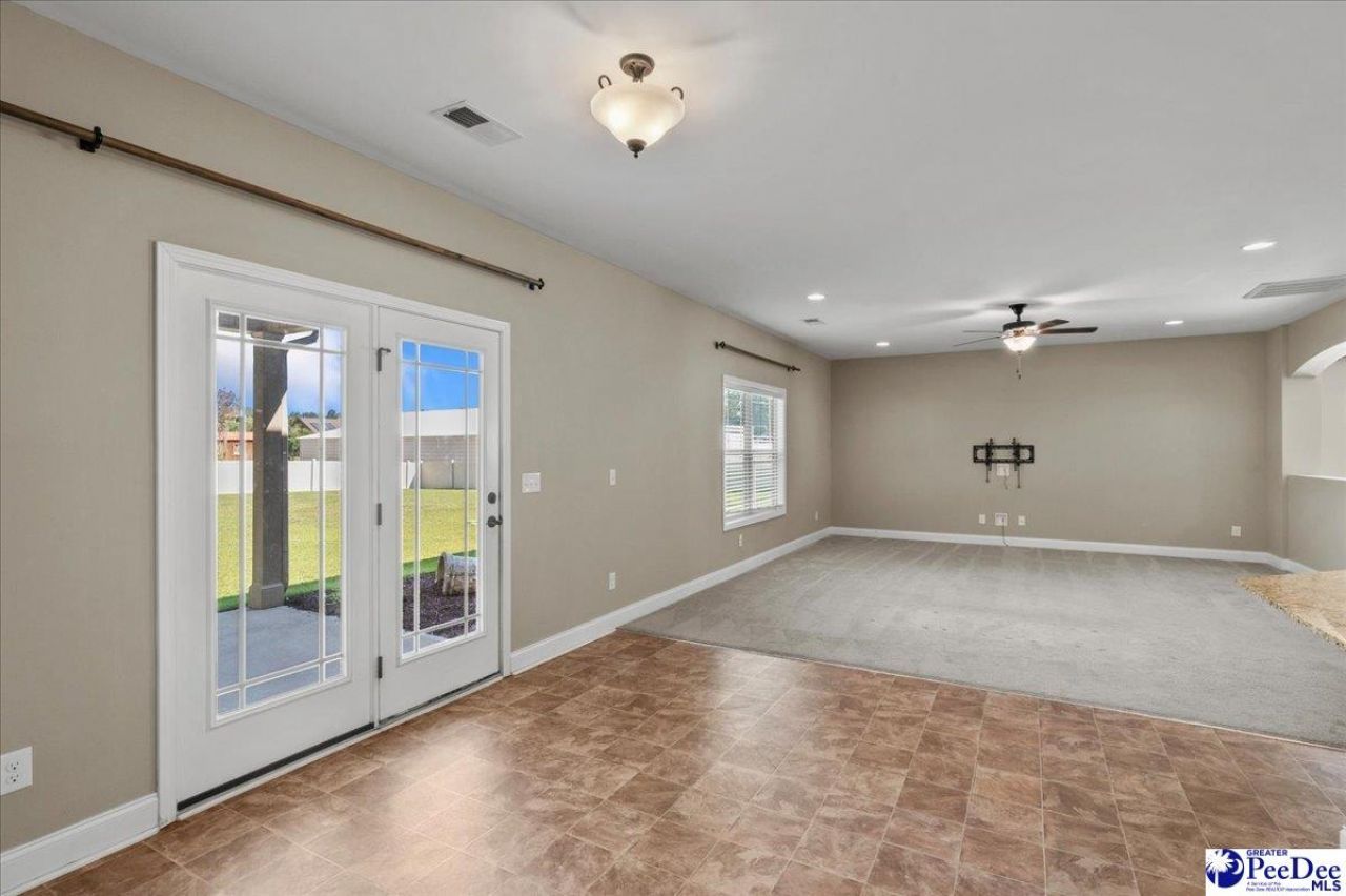 812 Fairway Drive Photo 16