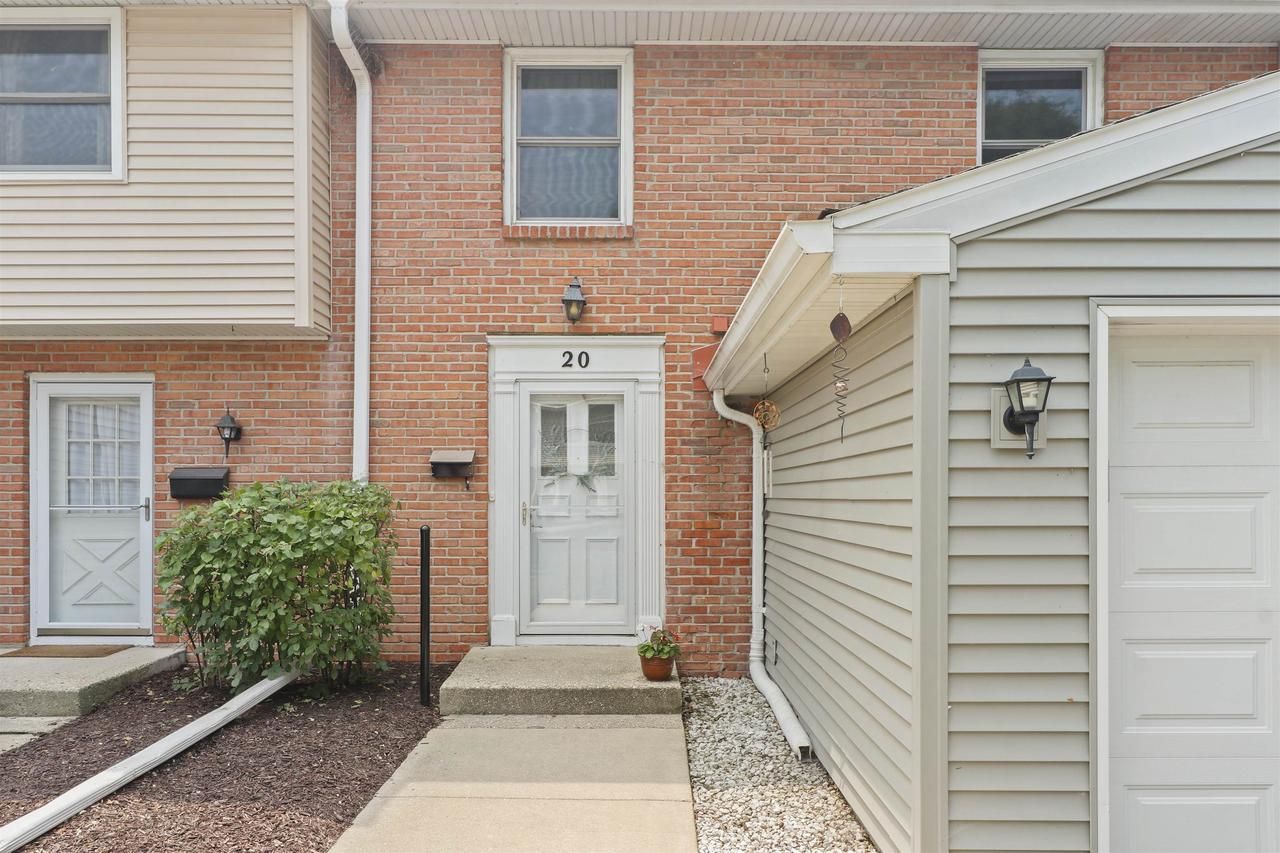 20 Whitcomb Circle, Madison, WI 53711 Main Photo