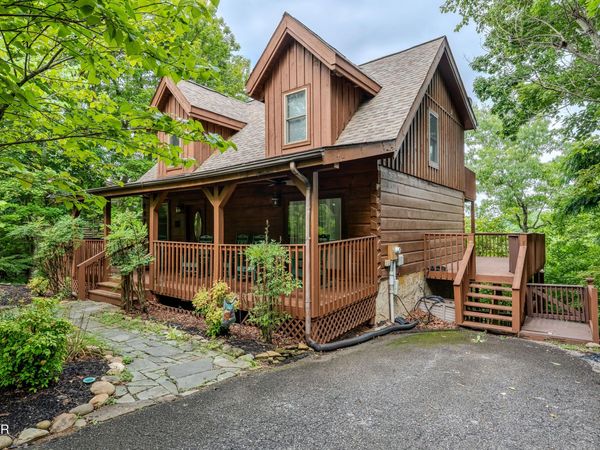 3639 Moonshine Way, Gatlinburg, TN 37738