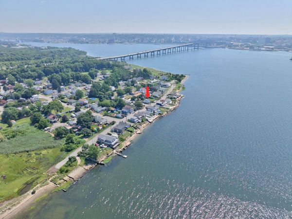 24 Ripley St, Somerset, MA 02725