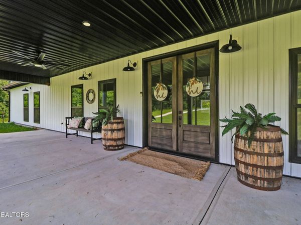 2175 N Lick Creek Rd , Byrdstown, TN 38549