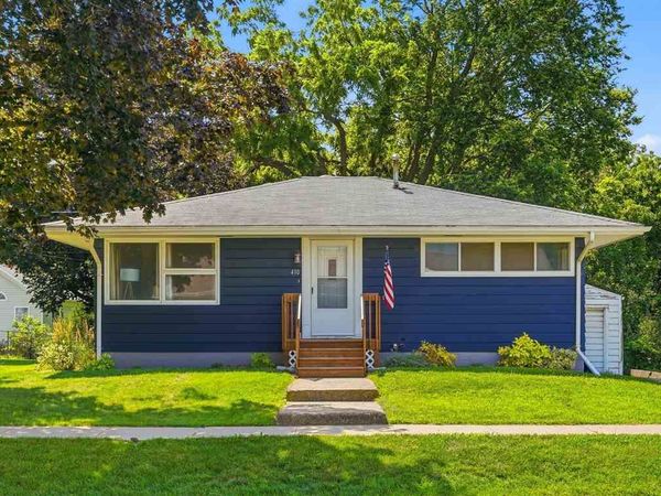 410 N Elm St., Riverside, IA 52327