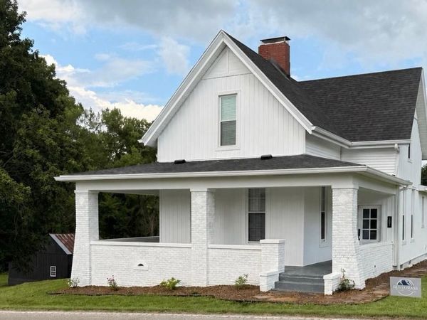 2601 Mesker Park Drive, Evansville, IN 47720