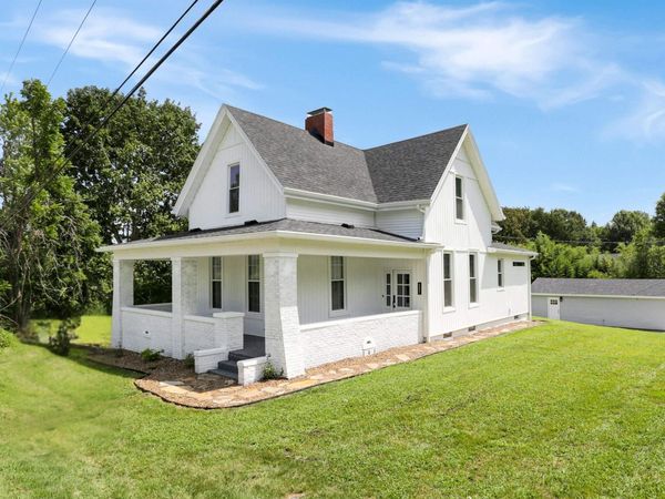 2601 Mesker Park Drive, Evansville, IN 47720
