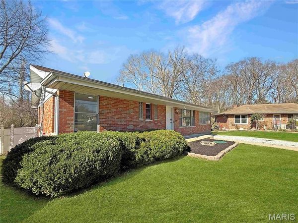 3755 Park Crest Drive , St Louis, MO 63125