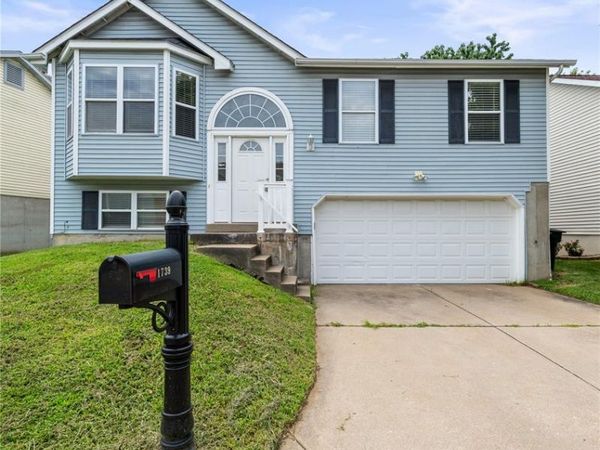 1739 Knoll Terrace , St Peters, MO 63376