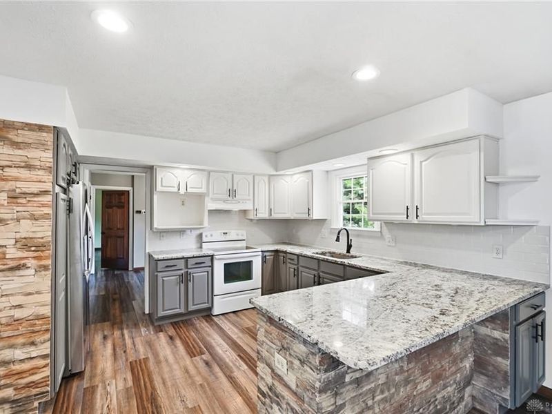 785 Pinehurst Drive, Tipp City, OH 45371 Photo 12