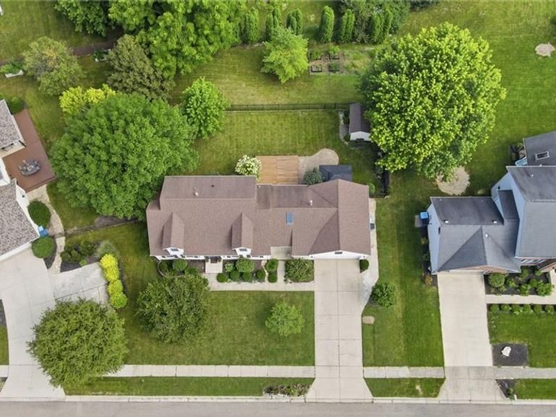 785 Pinehurst Drive, Tipp City, OH 45371 Photo 2
